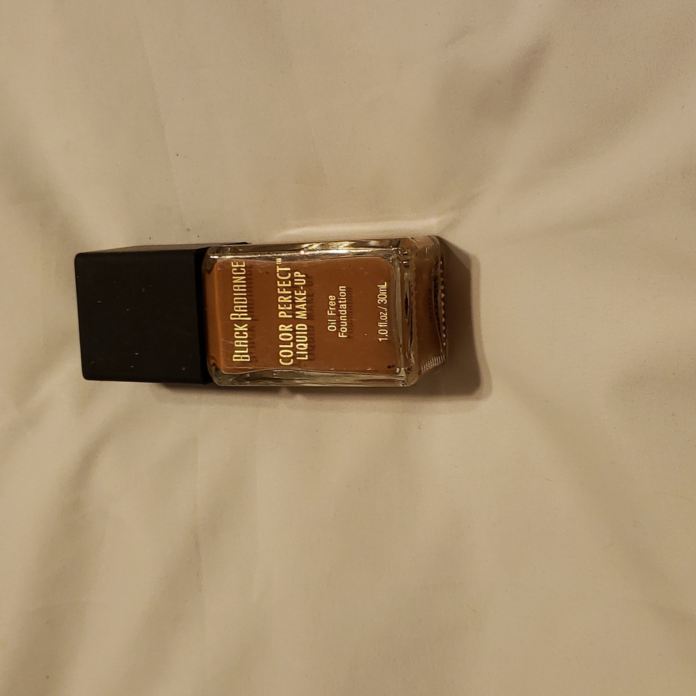 New w/o tags make up 2 lip sticks and  bronzing powder and liquid make up